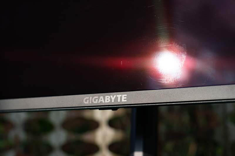 Gigabyte M027Q2A Review – Monitor OLED cu panou ”perfect” pentru jocuri si editare in 2026